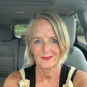 Meet your Posher, Debbie